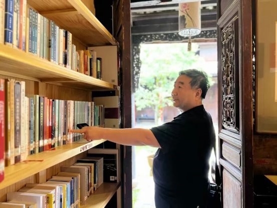 父爱的多维镜像王国安文章中的情感深度与文化回响